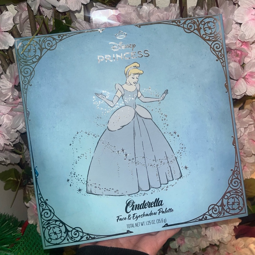 Disney Princess Cinderella Face and Eye Shadow Palette Highlighter Blush 22shade